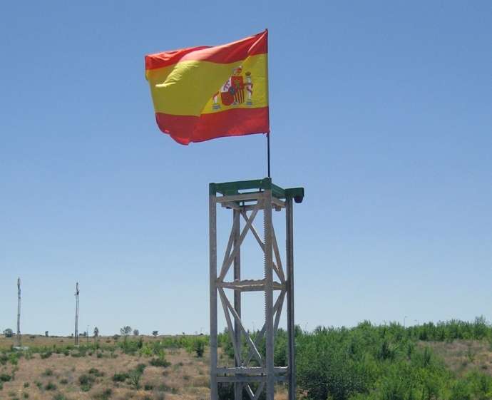 Puesta de bandera de una obra de vivienda en Valdebebas